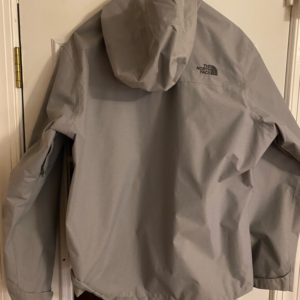 North face silver/gray rain shell